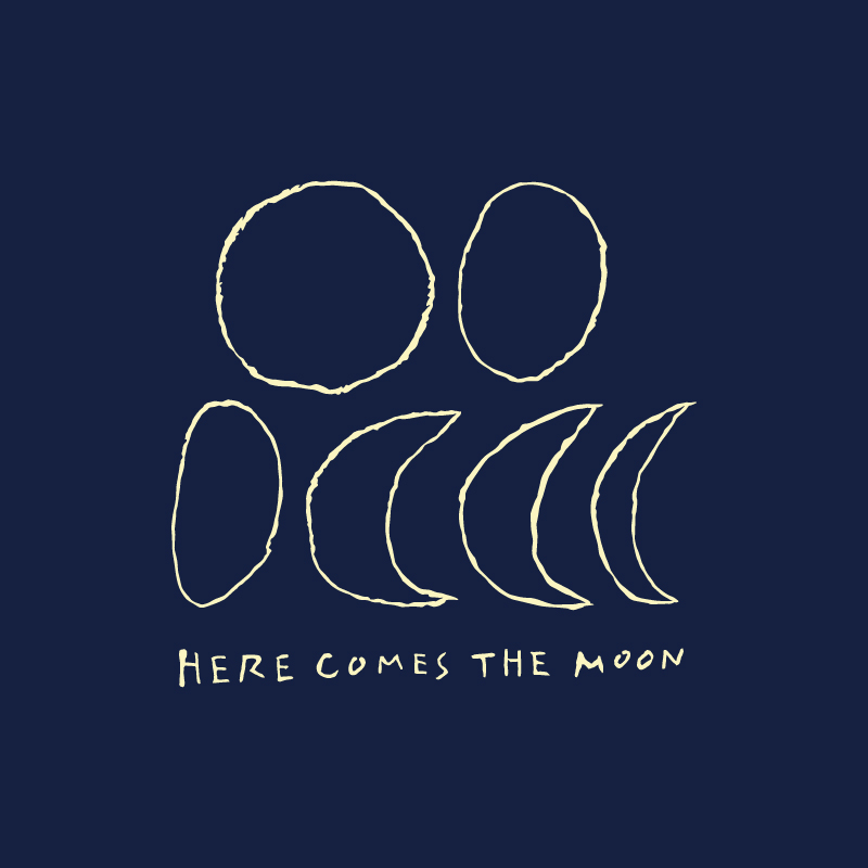 HERE COMES THE MOON Tシャツ